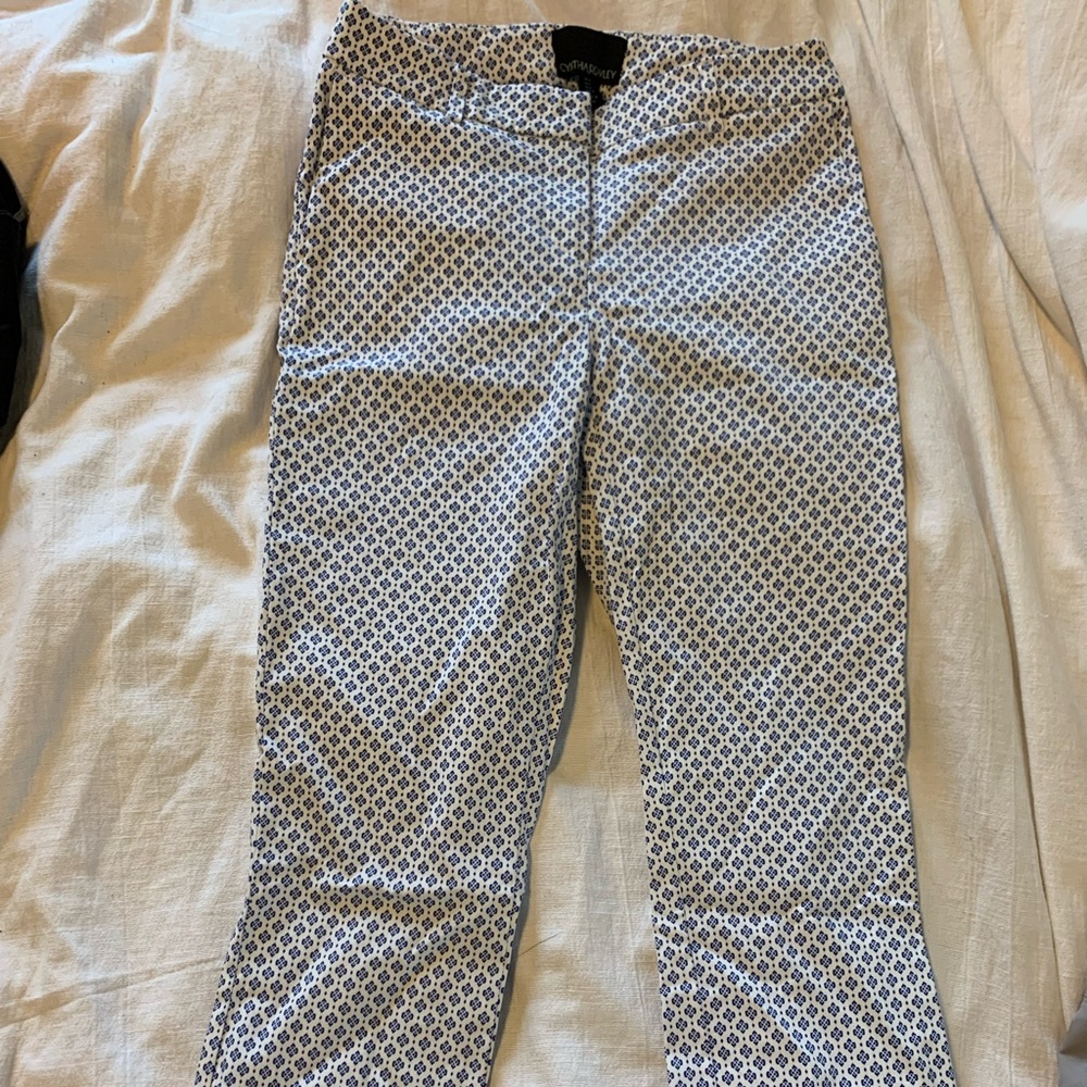 High ankle pants. White with blue pattern.